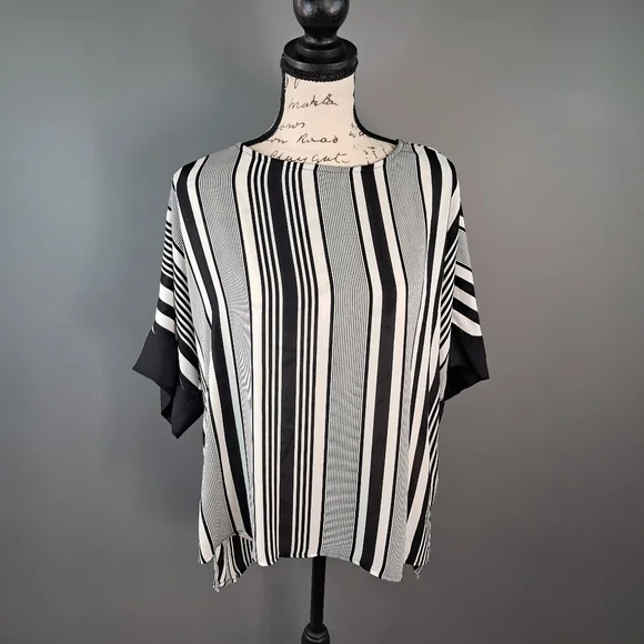 Vince Camuto Graphic Black And White Striped Top And Skirt Set Size Medium - Picture 3 of 10